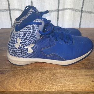 Big boys blue UNDER ARMOUR basketball sneakers